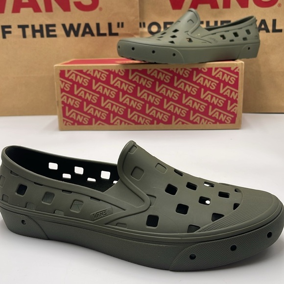 Vans Men’s Slip-On Trk Grape Leaf
VN0A5HF850K
Sneakers - Picture 15 of 16